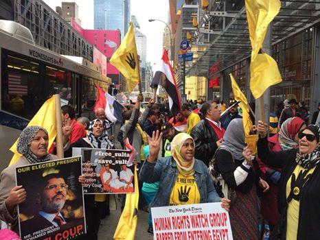 المصريون في أمريكا يتظاهرون أمام “نيويورك تايمز”