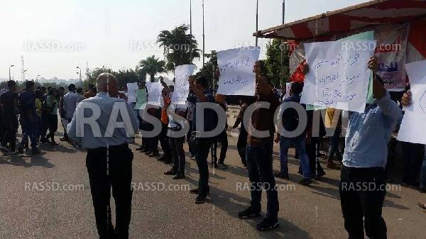 سلاسل بشرية بجامعة حلوان رفضا للحرس الجامعى