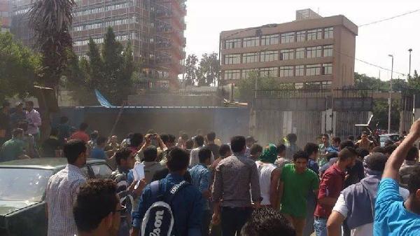 طلاب الأزهر يحطمون بوابة “فالكون” الإلكترونية