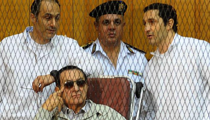 “القصور الرياسية” هاشتاج يتصدر “تويتر” بعد إخلاء سيبل نجليْ مبارك