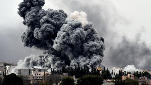 “داعش” يستهدف كوباني بالصواريخ وسط مقاومة شرسة