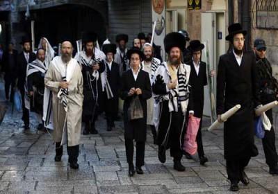 مستوطنون يقتحمون المسجد الأقصى وسط حراسة مشددة من شرطة الاحتلال