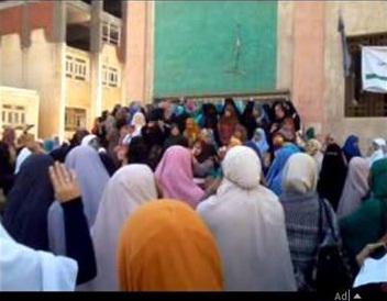 تظاهرة لطالبات جامعة الأزهر بكفر الشيخ رفضا لحكم العسكر