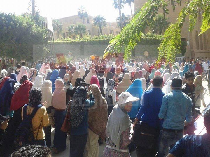 “هندسة الإسكندرية” يستغيثون بالصليب الأحمر لإنهاء حصار المصابين