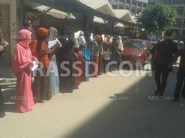 سلسلة بشرية لـ”طلاب ضد الانقلاب” في جامعة سوهاج