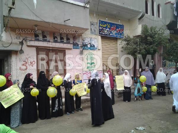 وقفة لبنات ضد الانقلاب بقرية دنديط بالدقهلية