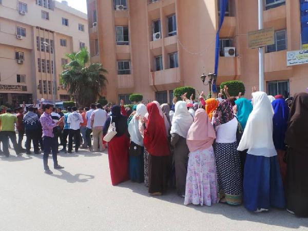 تظاهرة في جامعة المنوفية تندد بمجزرة هندسة الإسكندرية