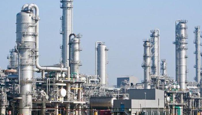 رئيس غرفة الصناعات الكيماوية ينتقد الحكومة لتجاهلها “المصانع المتعثرة”