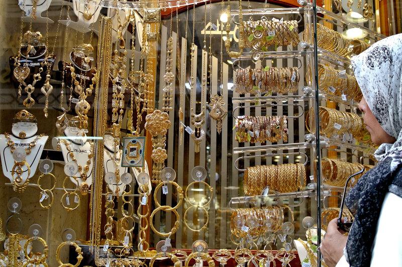 “إن بي آر”: التكاليف المرتفعة للزواج تطيح بأحلام الشباب المصري