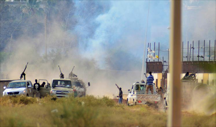 أنباء عن قصف مصري على بنغازي وسط مواجهات شرسة