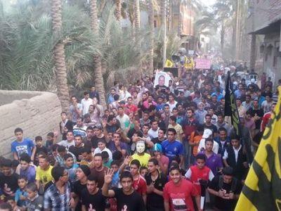 مسيرة لطلاب المدارس فى “نكلا” بالجيزة تنديدا بانتهاكات العسكر