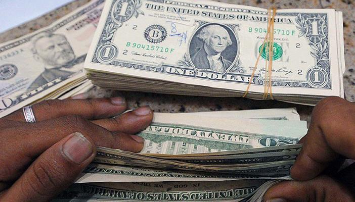 أزمة الدولار تهدد حياة المصريين جراء نقص عشرات الأدوية