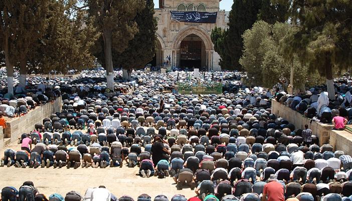 5 آلاف شخصٍ فقط تمكنوا من أداء صلاة الجمعة في المسجد الأقصى