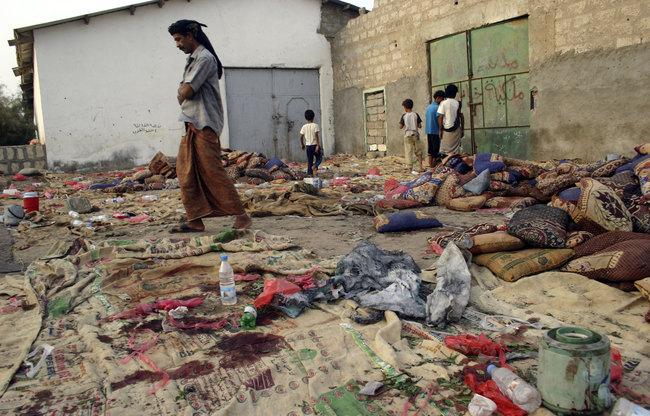 قتلى وجرحى حوثيين إثر تفجير سيارة مفخخة وسط اليمن