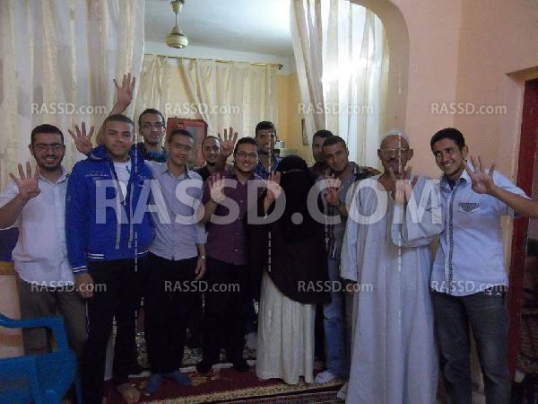 ‫‏ طلاب الشرقية يزورون اهالى الشهداء والمعتقلين في العيد