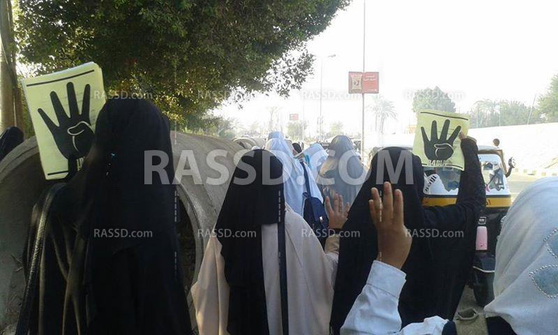 مسيرة لطالبات الأزهر و”7 الصبح” في أسيوط رفضًا لحكم العسكر