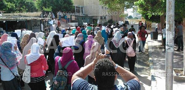 طلاب علوم الأسكندرية يتظاهرون تنديدًا باقتحام الجامعة