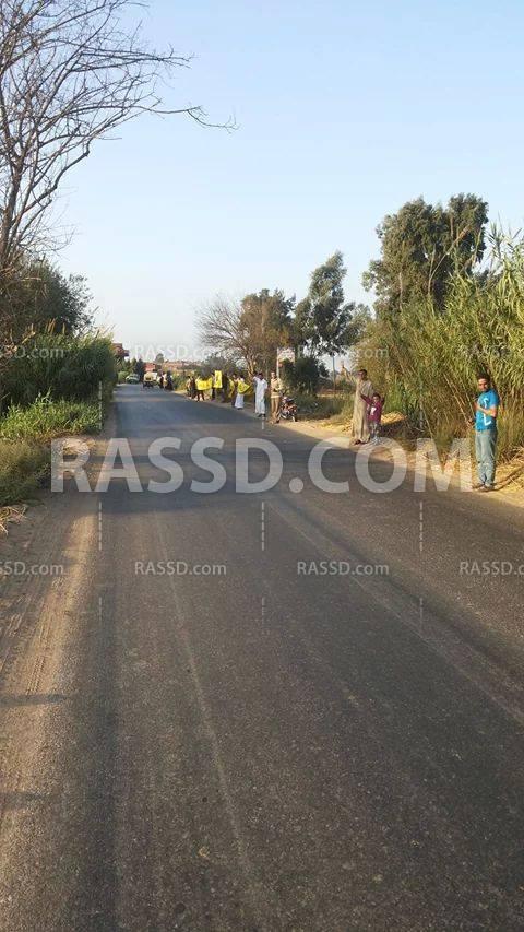 سلسلة بشرية في البحيرة تنديدا بالغلاء