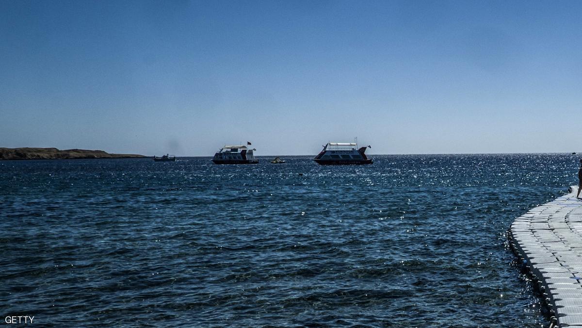 غرق مركب بترول مصري في البحر الأحمر