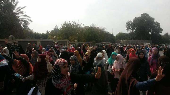 سيارة مدنية تتبع أمن الانقلاب تدهس طالبين بجامعة الازهر