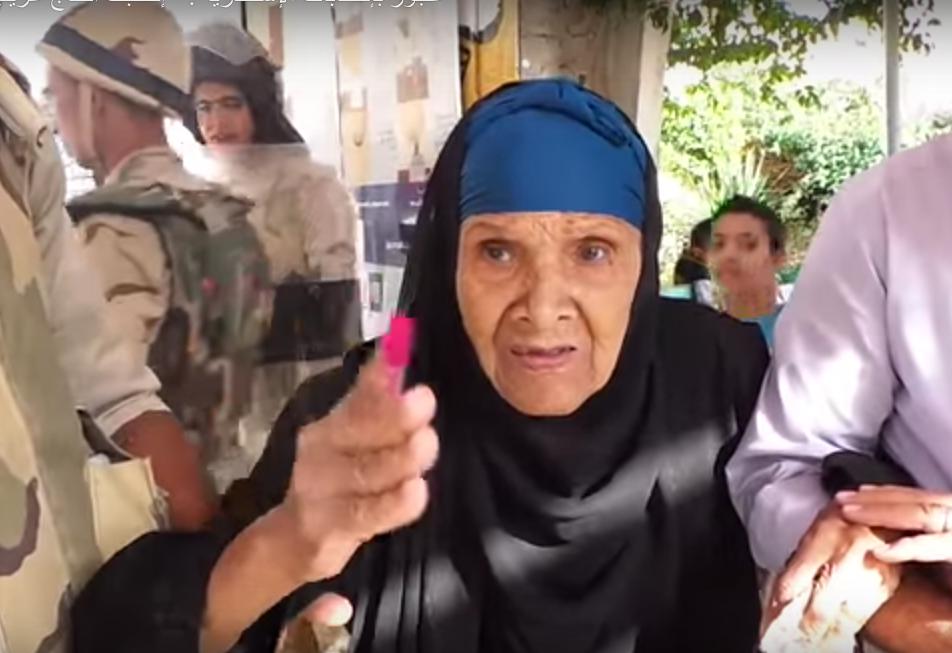 بالفيديو.. سيدة مسنة: انتخبت الحاج غريب الله يرحمه