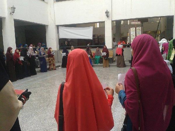 وقفة لطالبات دار علوم الفيوم للإفراج عن المعتقلين