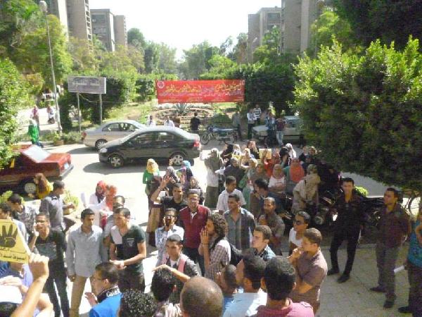 وقفة لطلبة أسيوط ضد الانقلاب تضامنًا مع المعتقليين