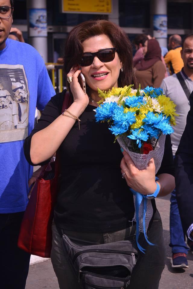 بالصور.. ناعوت تعود للقاهرة بعد الحكم بحبسها بتهمة ازدراء الأديان