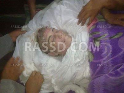 أهالي سيناء يأدون صلاة الجنازة على شهيد العريش