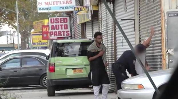 فيديو| الشرطة الأمريكية تتعامل بعنصرية ضد المسلمين