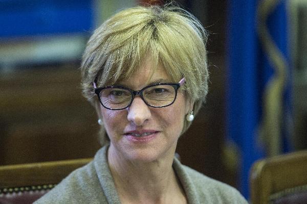 وزيرة الدفاع الإيطالية تصل الجزائر لبحث الأزمة الليبية