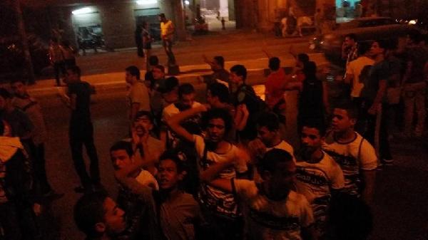 صور| سلسلة بشرية بالبدرشين تنديدًا بغلاء الأسعار