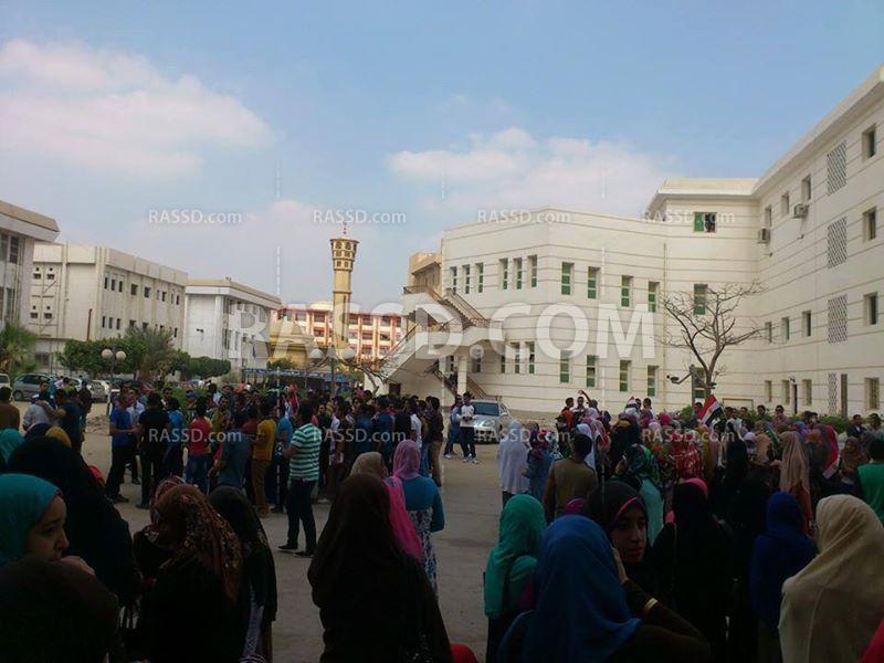 تظاهرة لطلاب جامعة بني سويف تنديدًا باعتقال الطلاب