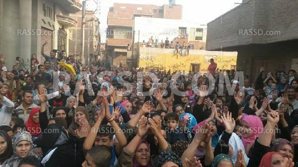 أهالي العدوة يستقبلون 5 معتقلين بشارات رابعة