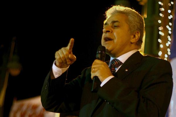 صباحي يهاجم قانون التظاهر الجديد