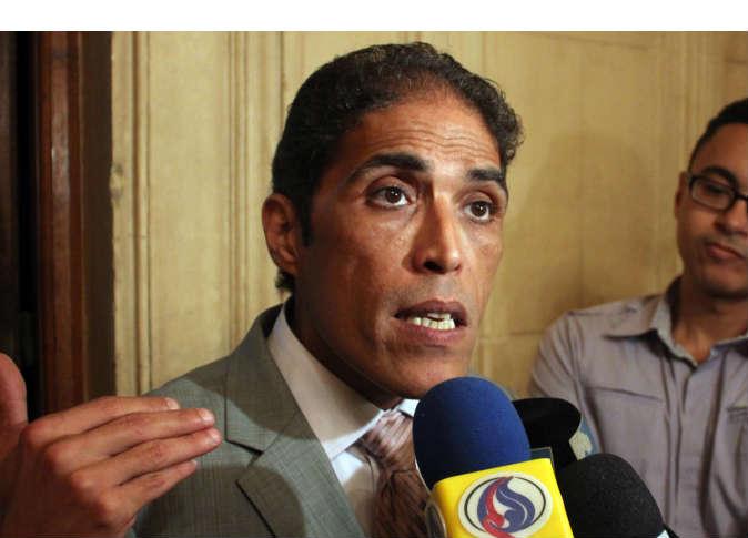 بالفيديو.. المتحدث باسم حزب الدستور يتعرض للإهانة على الهواء مباشرة