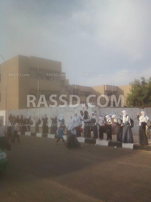 طالبات الثانوي ينظمن مسيرة صباحية في السادات منوفية