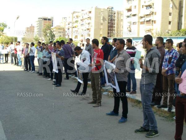 وقفة احتجاجية لطلاب وأساتذة هندسة بورسعيد للافراج عن المعتقلين