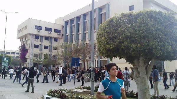 أستاذ بجامعة المنصورة يورد بلطجية للاعتداء على الطلاب