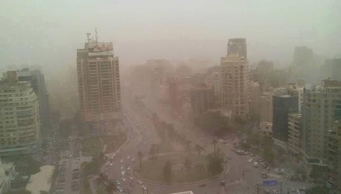 عاصفة ترابية مفاجئة تضرب القاهرة الكبري