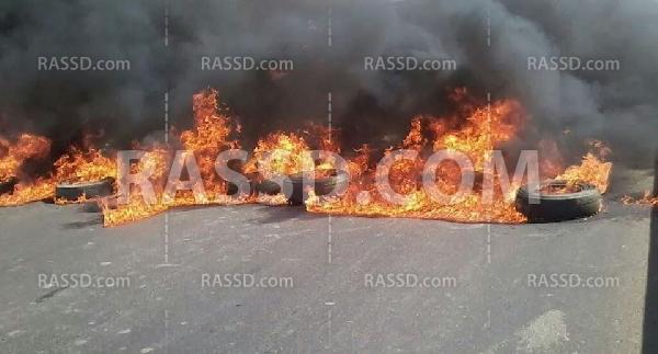 مجهولون يقطعون طريق مصر أسوان الزراعي والسكة الحديد