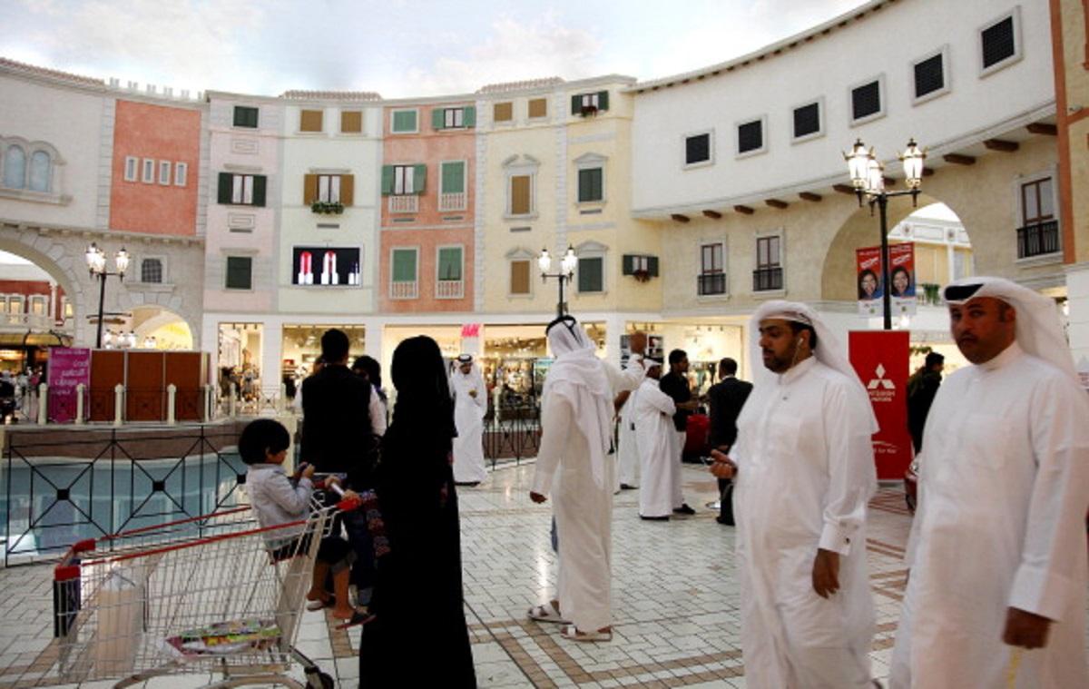 الإمارات الأولى عالميًا في تخطي عدد الذكور للإناث