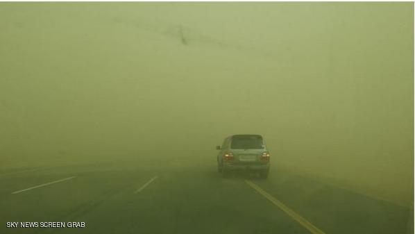 مصر.. إغلاق عدة طرق بسبب العاصفة الترابية