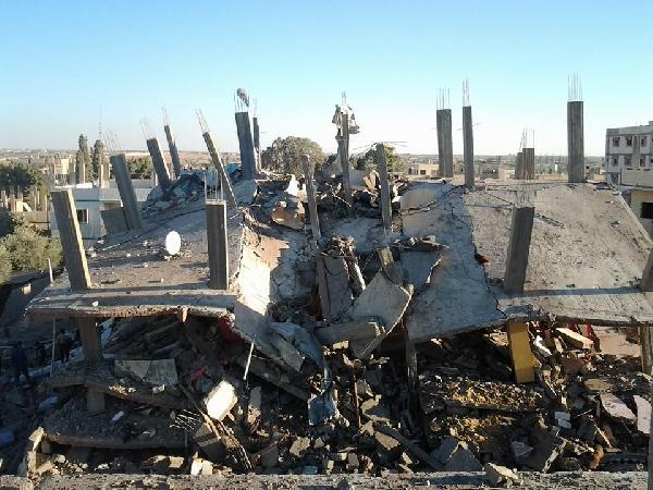 الأهالي يروون قصة هدم الجيش لبيوت النحال بـ”رفح”