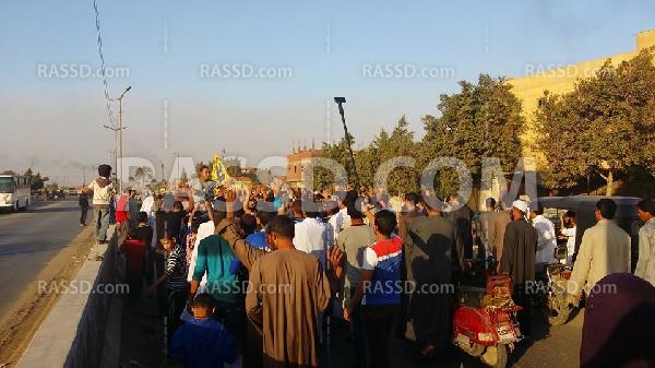 صور| أهالي “العياط” بالجيزة يتظاهرون تنديدًا بالغلاء