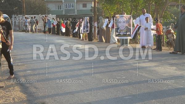 صور| سلسلة بشرية بـ”المنوفية” للتنديد بالأحوال المعيشية