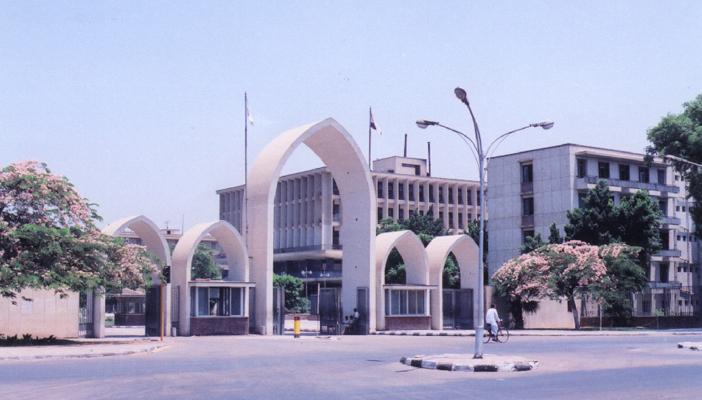 غضب طلاب تجارة إنجليزي بجامعة أسيوط بعد زيادة المصروفات لـ5300 جنيه