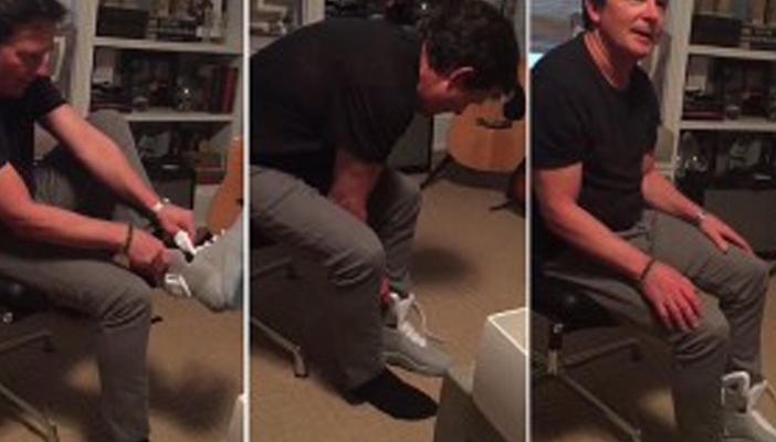 بالفيديو.. “Nike” تبتكر حذاءً يربط نفسه تلقائيا