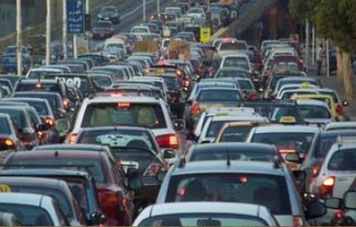 بسبب الأمطار.. حوادث مرورية وشلل حركة السيارات في القاهرة الكبرى