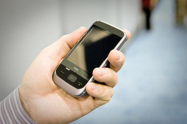 اتصالات الانقلاب تقطع الخدمة عن 10 مليون خط محمول